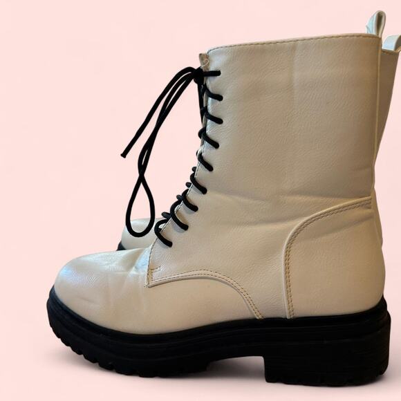 White and black Docs style leather combat boots size 8 - Picture 5 of 7